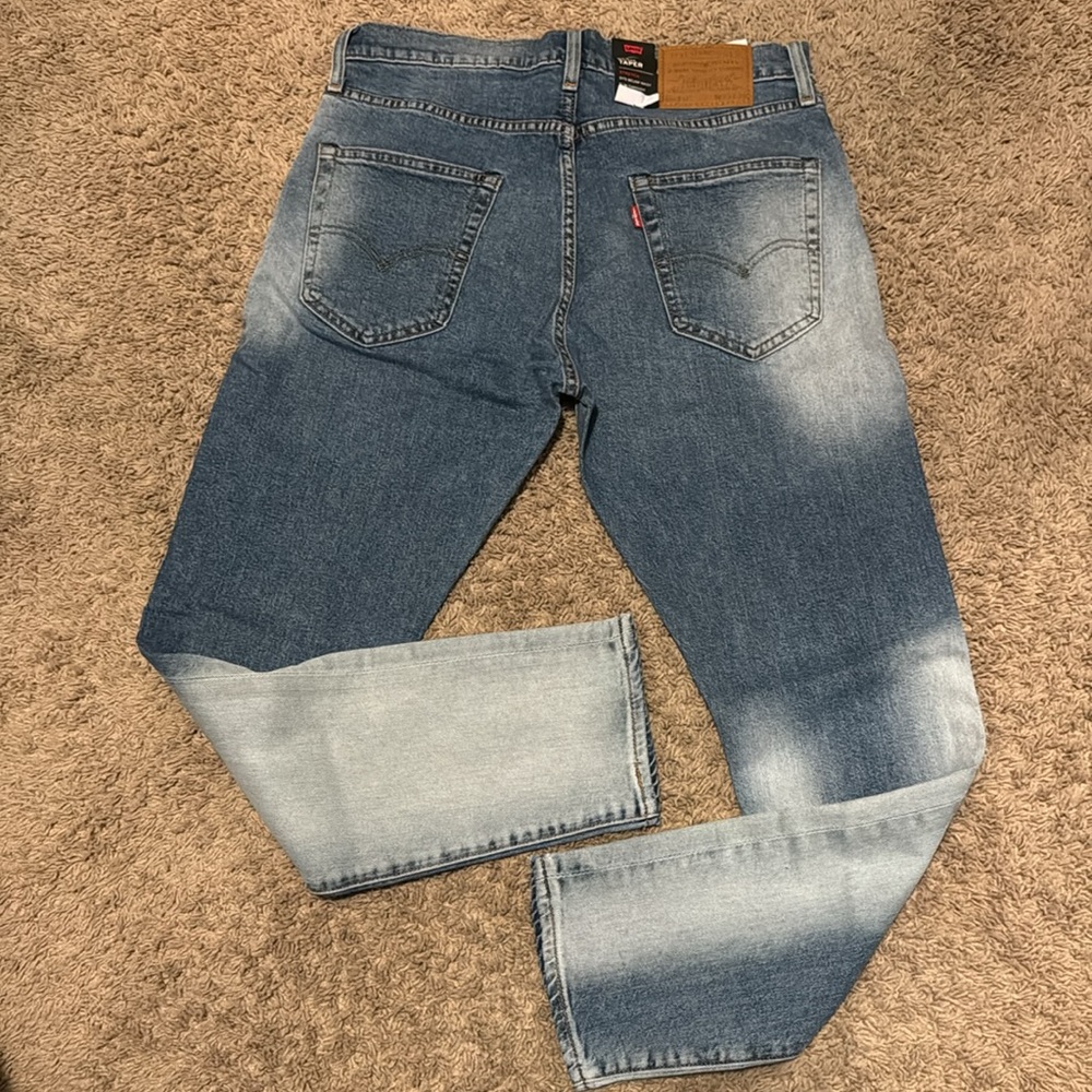 Levi’s - Picture 2 of 3